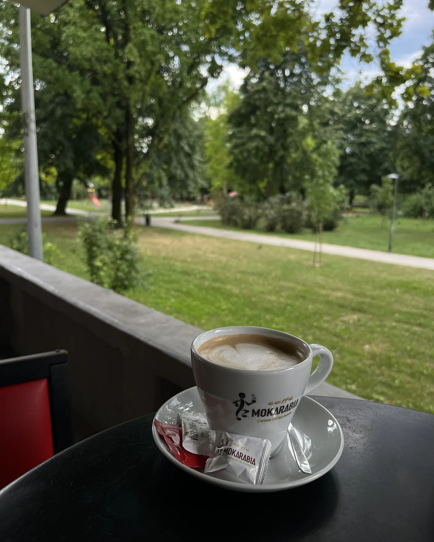 Šalica kave u kafiću Super A